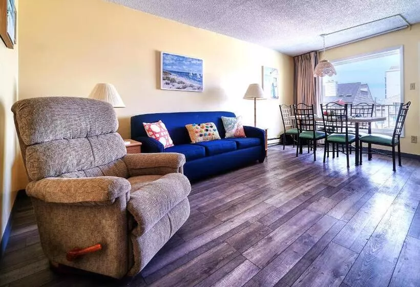 Acacia Beachfront Resort