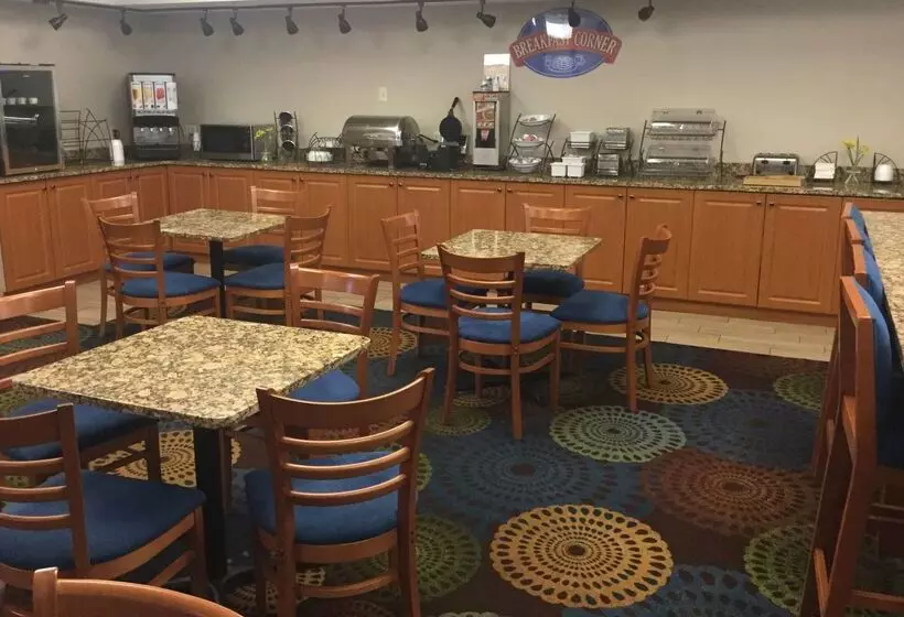 Отель Baymont By Wyndham Mishawaka South Bend Area