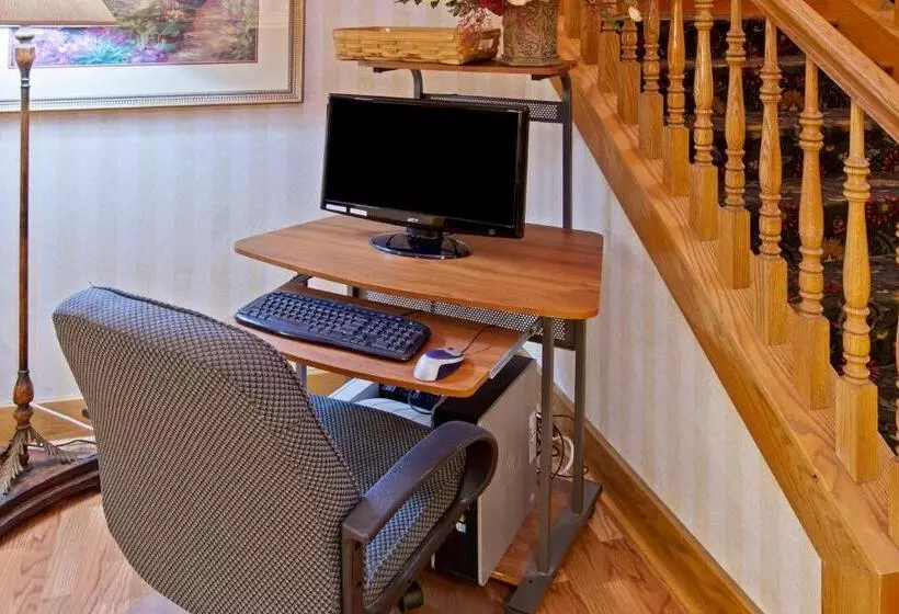 Отель Baymont By Wyndham Mishawaka South Bend Area