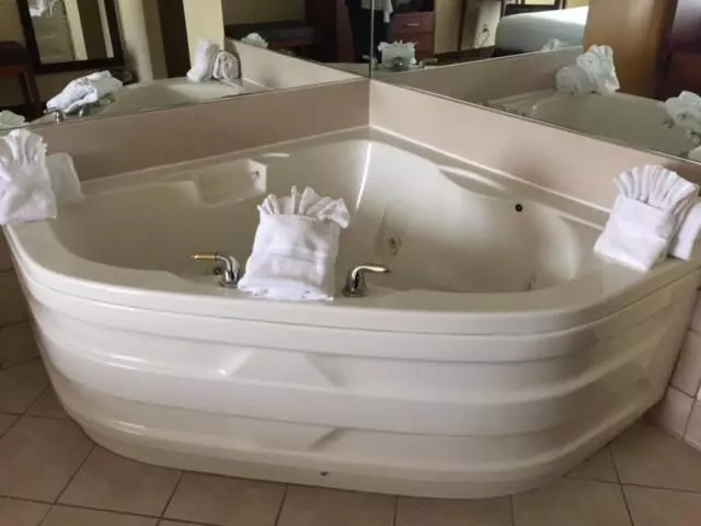 Отель Baymont By Wyndham Mishawaka South Bend Area