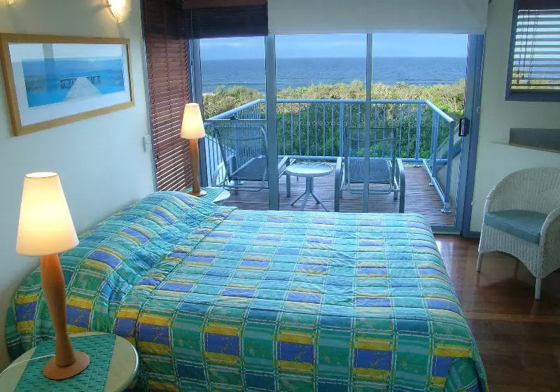 Отель Castaway Cove Resort Noosa