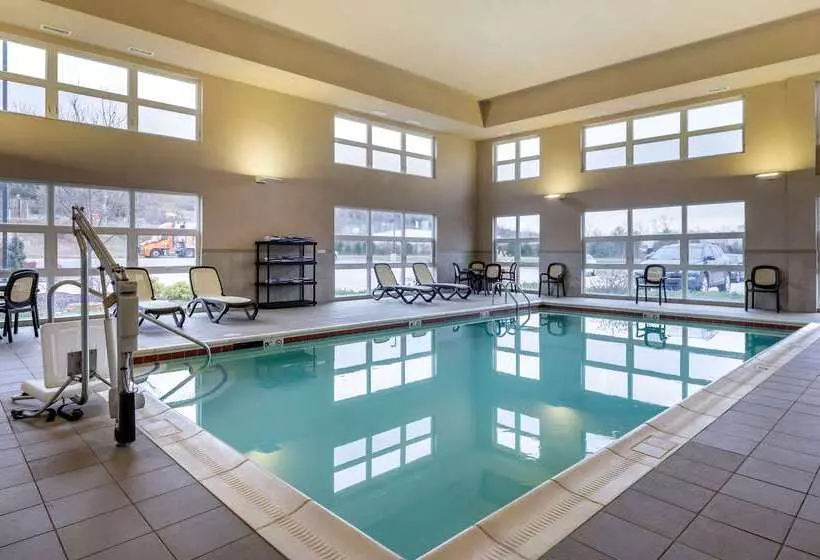 هتل Comfort Inn & Suites Northern Kentucky
