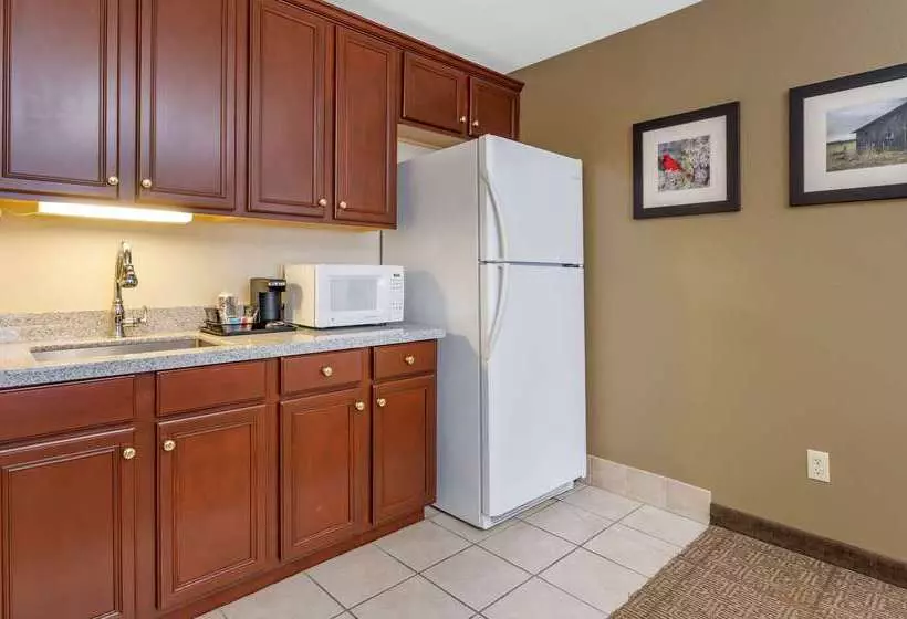 هتل Comfort Inn & Suites Northern Kentucky