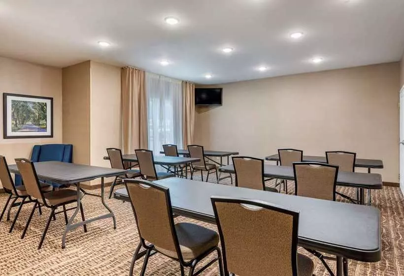 هتل Comfort Inn & Suites Northern Kentucky