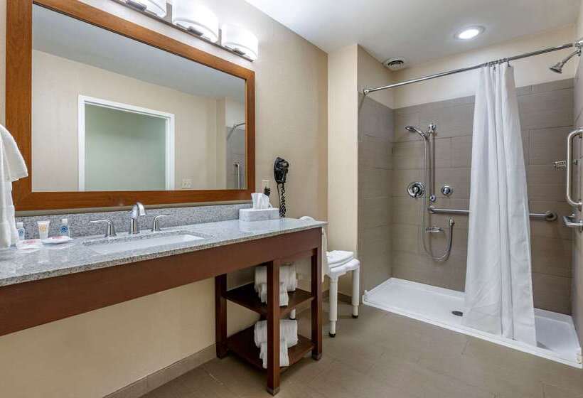 Отель Comfort Inn & Suites Northern Kentucky