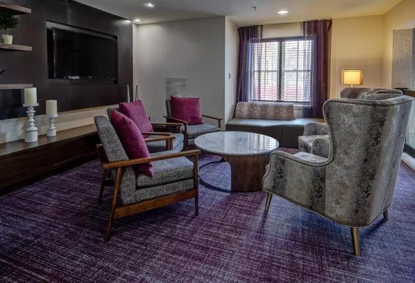 ホテル Courtyard Kansas City Country Club Plaza