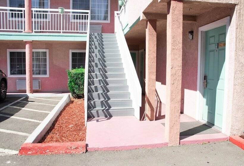 酒店 Discovery Inn