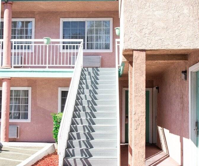 酒店 Discovery Inn