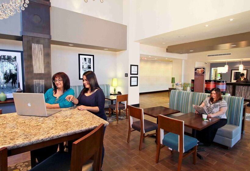 בית מלון כפרי Hampton Inn & Suites Winnie