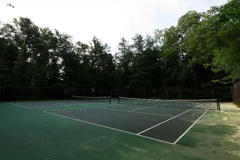 Отель Highland Lake Inn & Resort  Flat Rock