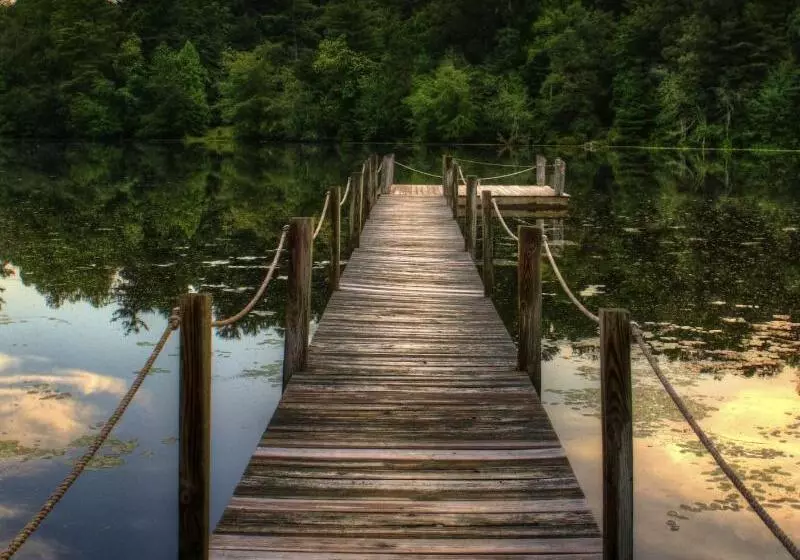 Отель Highland Lake Inn & Resort  Flat Rock