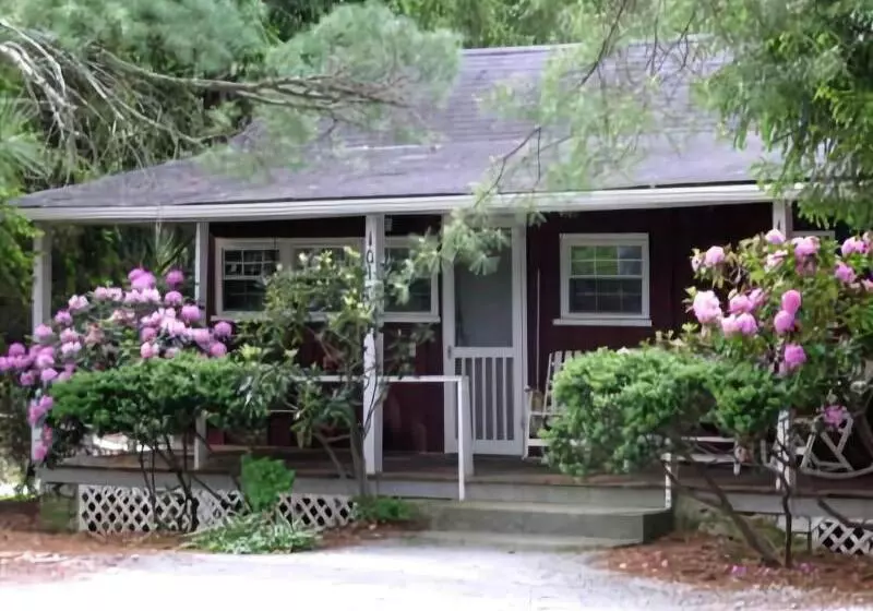 Отель Highland Lake Inn & Resort  Flat Rock