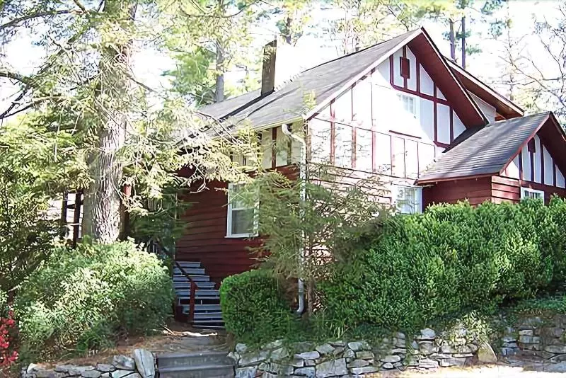 Отель Highland Lake Inn & Resort  Flat Rock