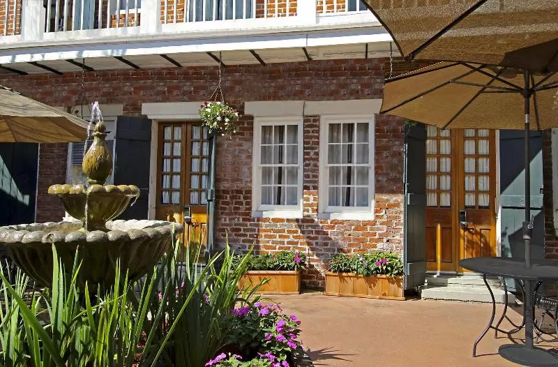 ホテル Inn On St Ann