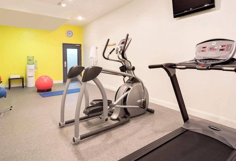 Magnuson Hotel West Liberty