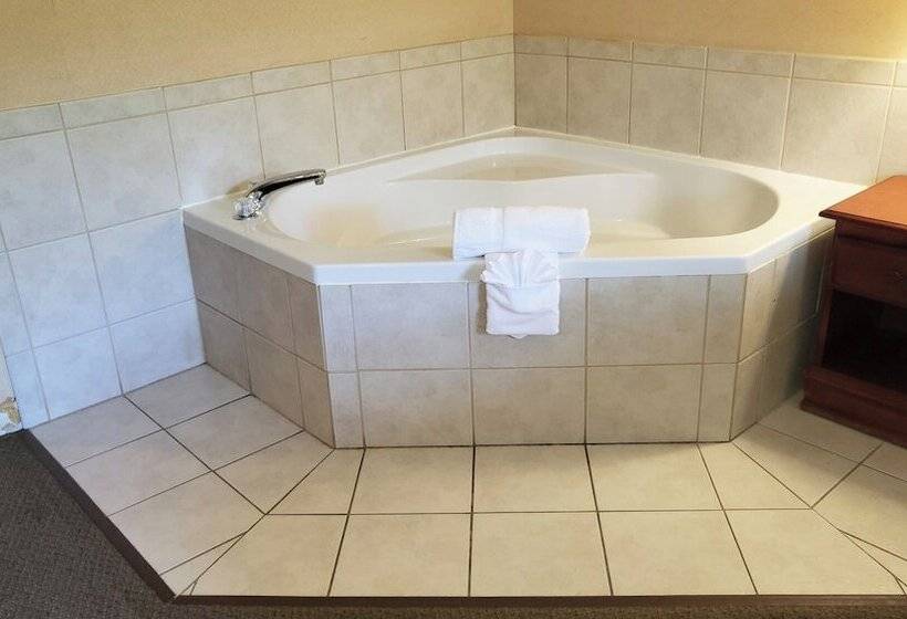 Magnuson Hotel West Liberty