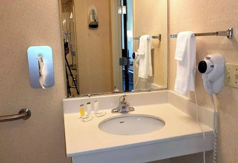 Magnuson Hotel West Liberty