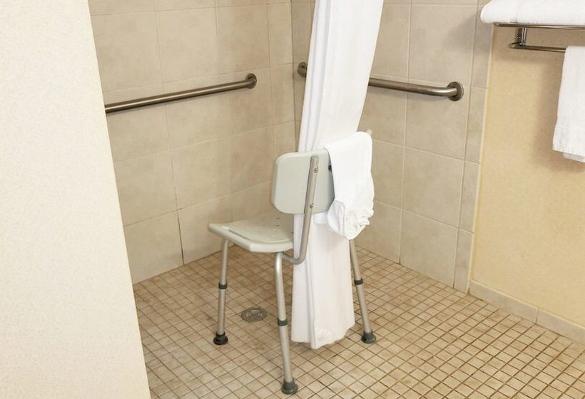 Magnuson Hotel West Liberty