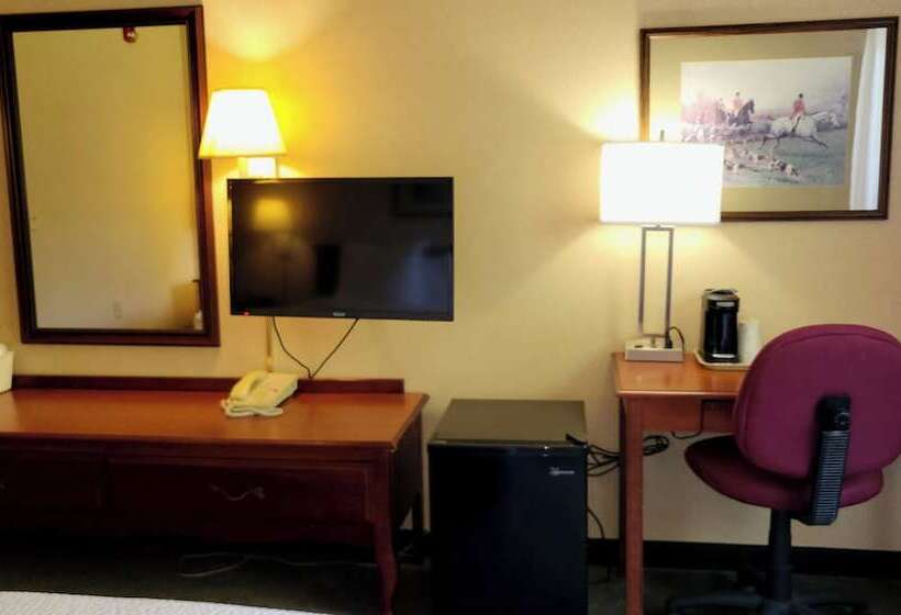 Magnuson Hotel West Liberty