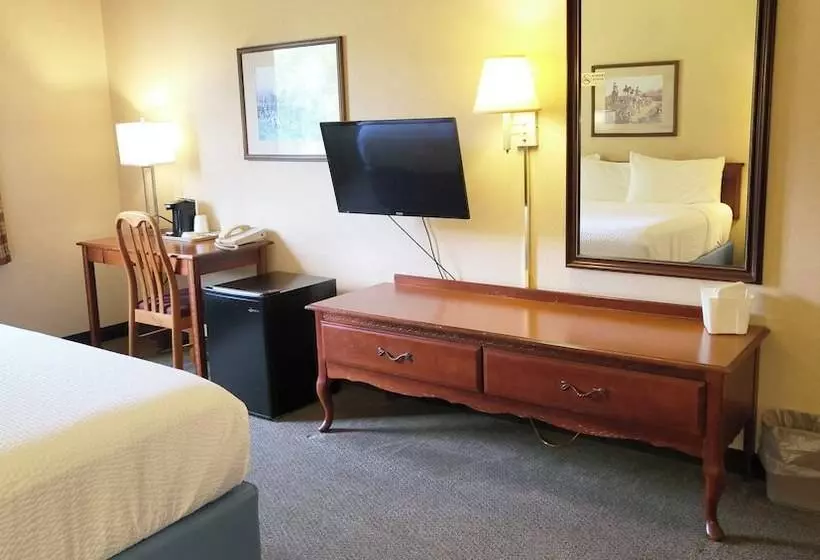 Magnuson Hotel West Liberty