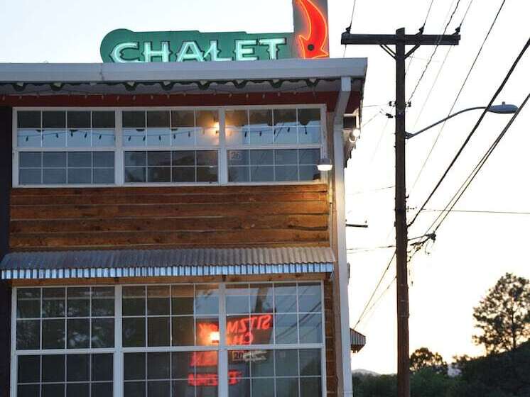 호텔 Sitzmark Chalet Inn