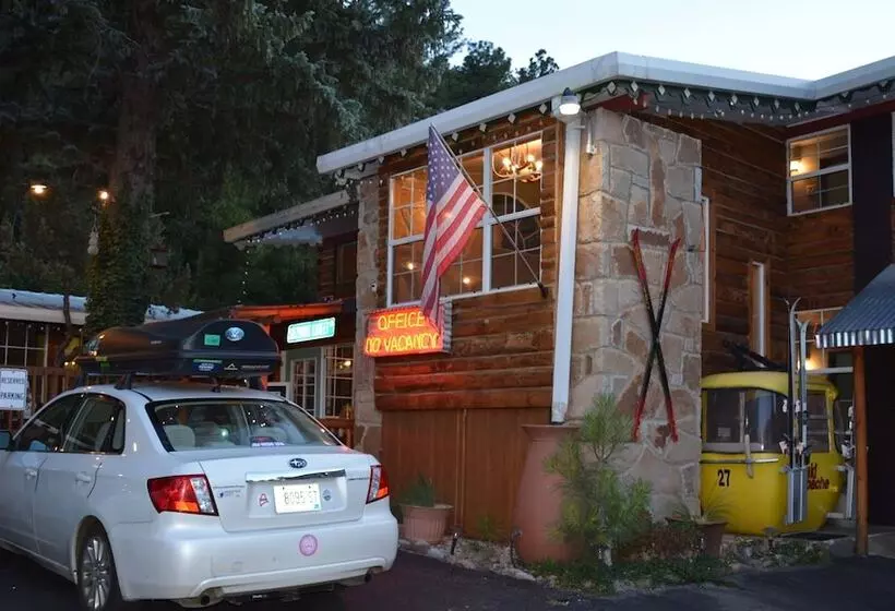 酒店 Sitzmark Chalet Inn