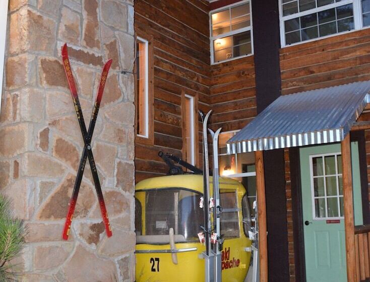 호텔 Sitzmark Chalet Inn