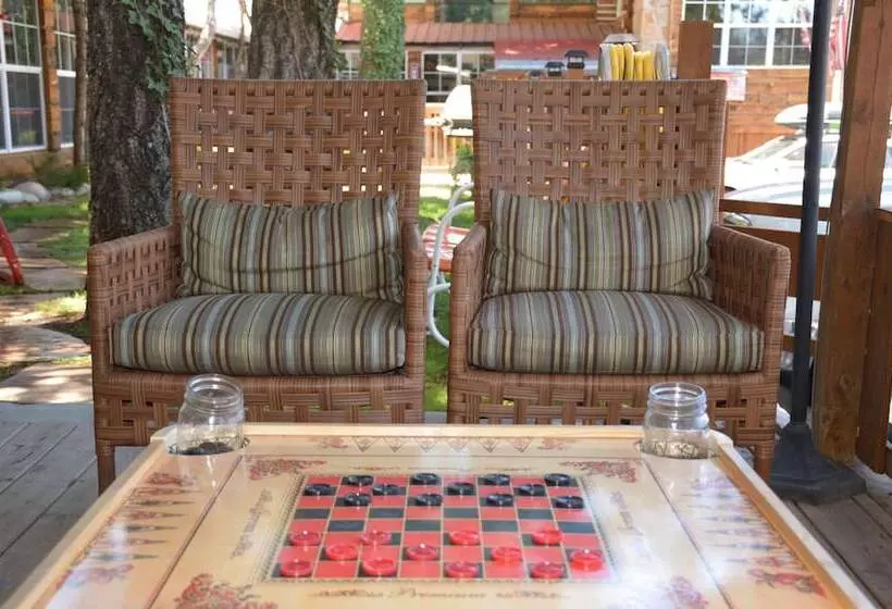 酒店 Sitzmark Chalet Inn