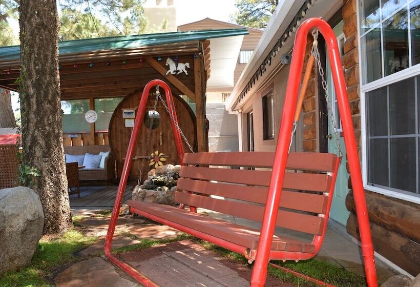 호텔 Sitzmark Chalet Inn