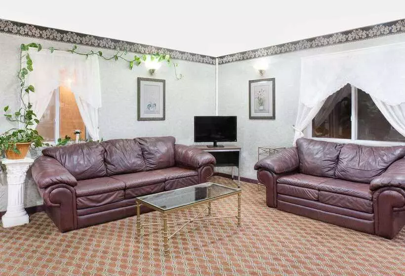 Hotel Super 8 By Wyndham Monticello