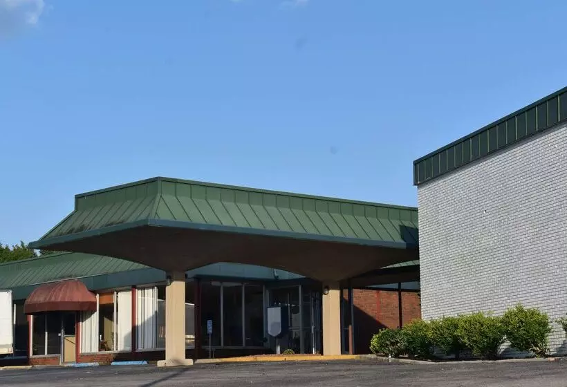 Отель Super 8 By Wyndham Riverside Al