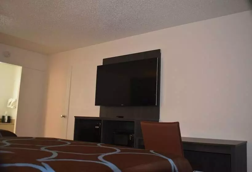 Отель Super 8 By Wyndham Riverside Al