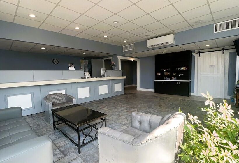 فندق Super 8 By Wyndham Riverside Al