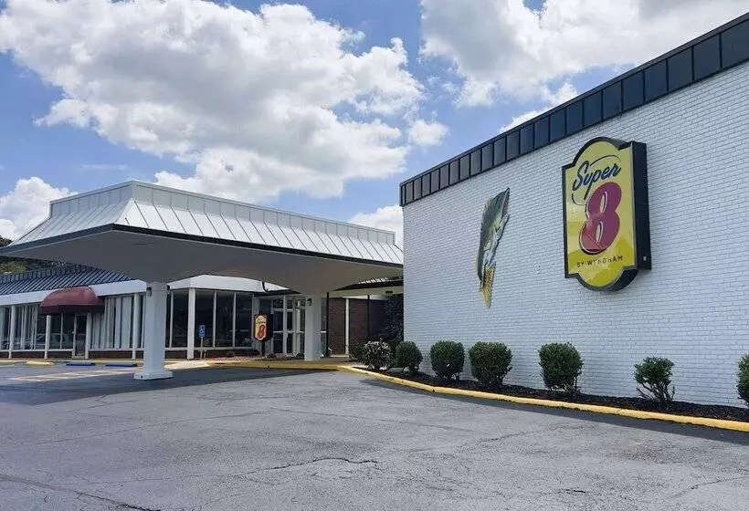 Отель Super 8 By Wyndham Riverside Al