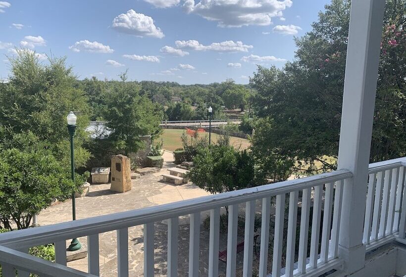 Отель The Kendall