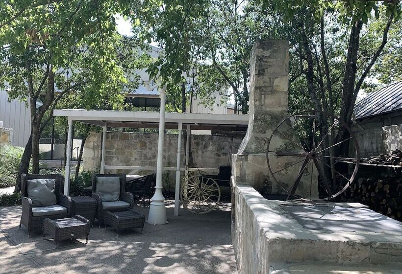 Отель The Kendall