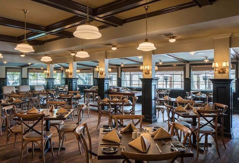 Отель The Kendall