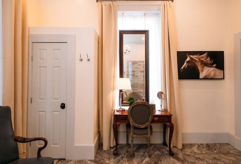 Отель The Kendall