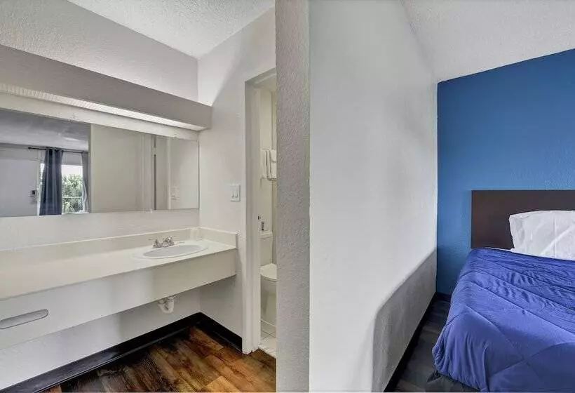 Отель Rodeway Inn