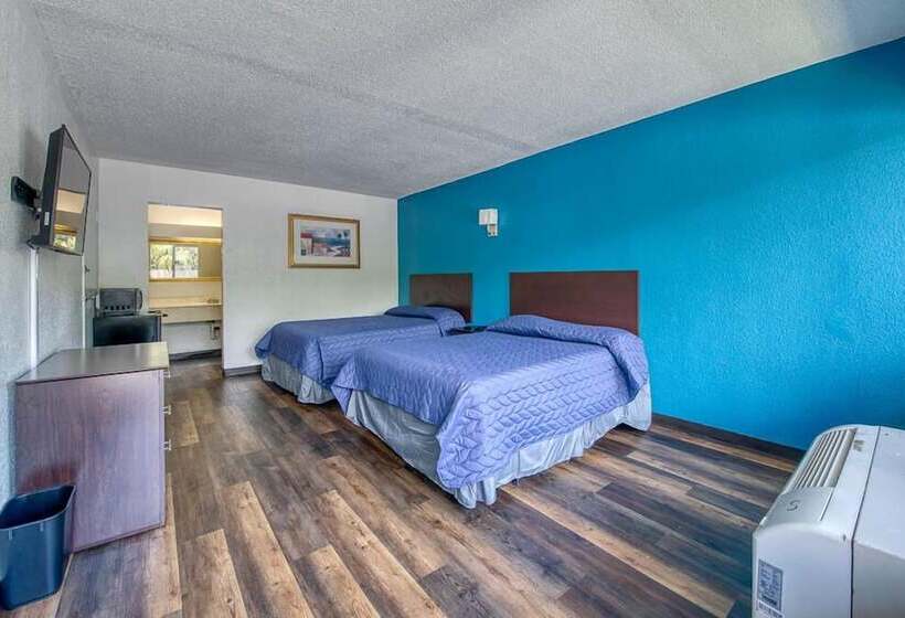 בית מלון כפרי Rodeway Inn