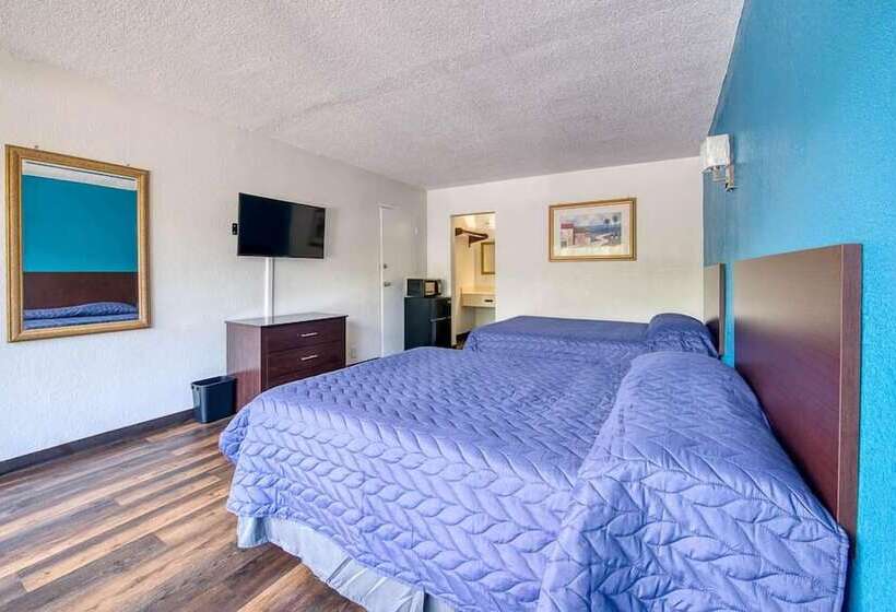 בית מלון כפרי Rodeway Inn