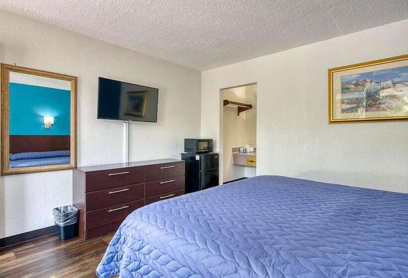 בית מלון כפרי Rodeway Inn