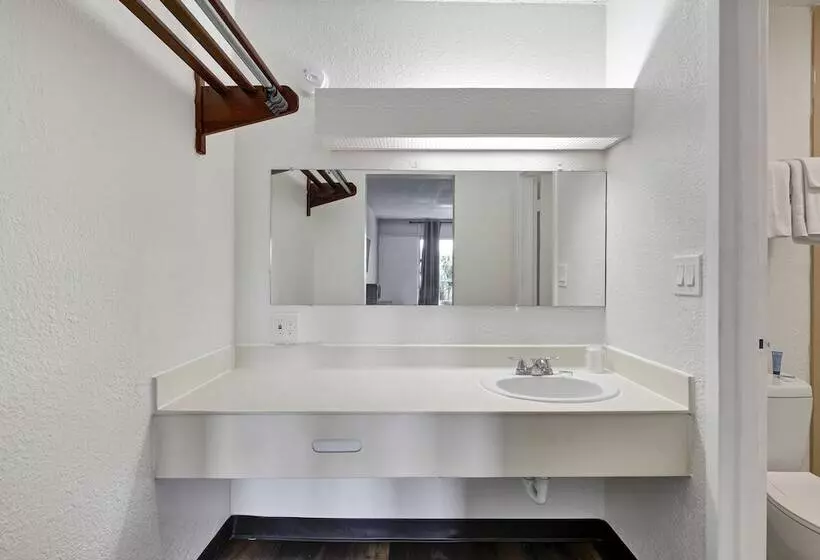 Отель Rodeway Inn