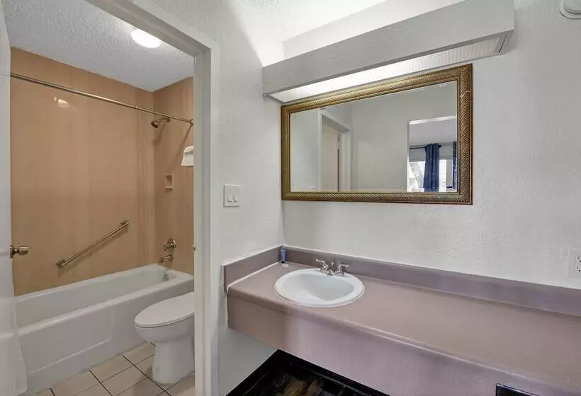 Отель Rodeway Inn