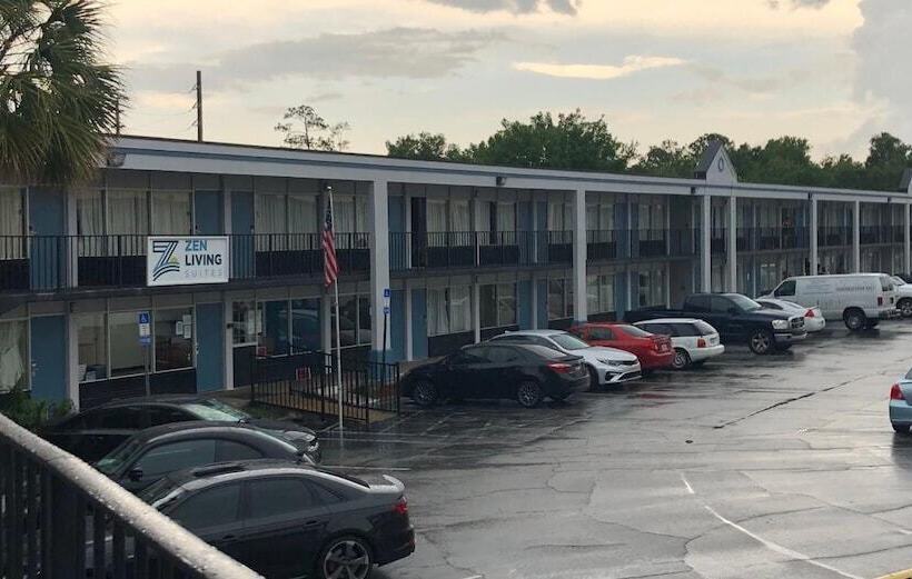 בית מלון כפרי Rodeway Inn