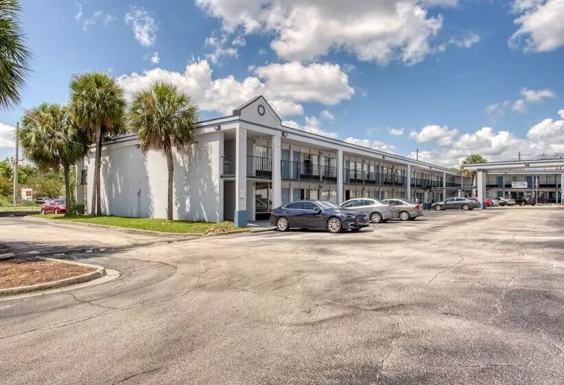 Отель Rodeway Inn