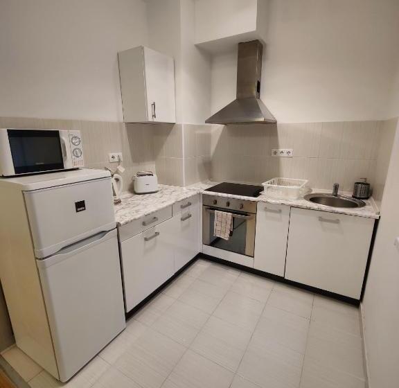 Corvin Plaza Apartments & Suites