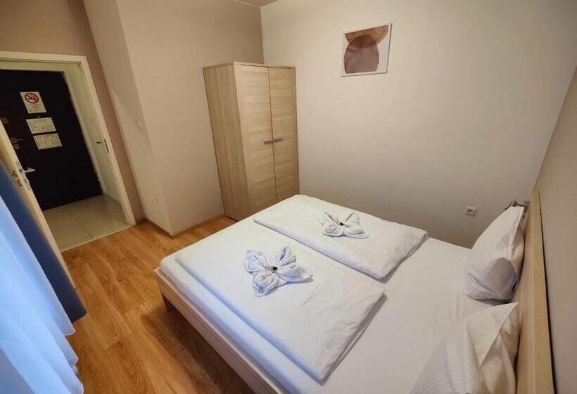 Corvin Plaza Apartments & Suites