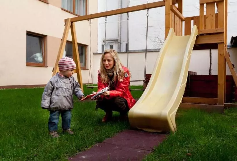 Corvin Plaza Apartments & Suites