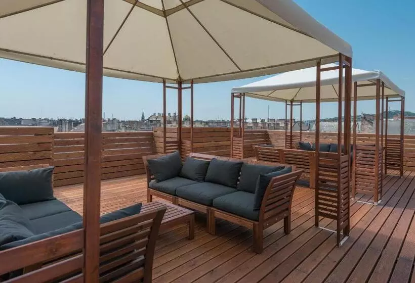 Corvin Plaza Apartments & Suites